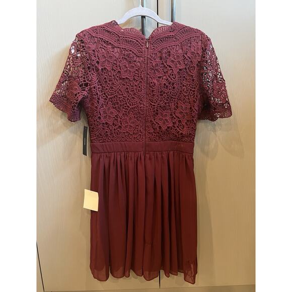 LULU'S Angel in Disguise Burgundy Lace Chiffon Skater Dress Women's Medium NWT - Picture 3 of 6